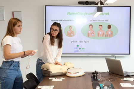 AED NOVA LOKACIJA IN OGLED PROIZVODNJE V PCB ON TIME PODSKRAJNIK 08 FOTO LJUBO VUKELIČ